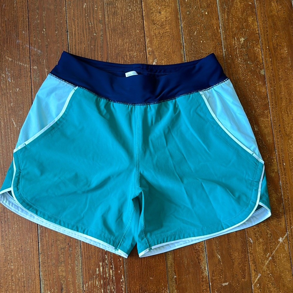 Lands End athletic shorts! Size 4. Liner on the inside & pockets!
